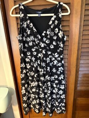 Chaps Black and White Floral V-Neck Midi Dress